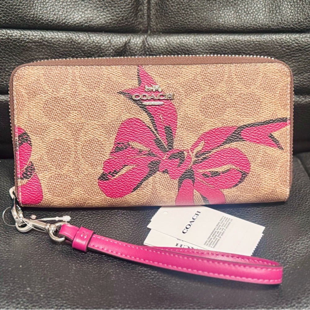 🩷Coach Long Zip Around Wallet CZ326 in Signature Canvas With Pink Bow Print NWT